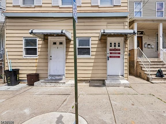 3rd image of 523 Franklin St