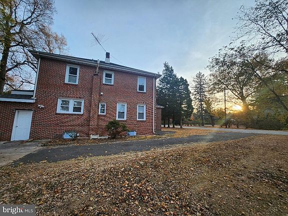 5th image of 2198 E Landis Ave