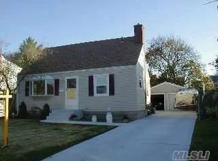 730 Midwood St, Uniondale, NY 11553