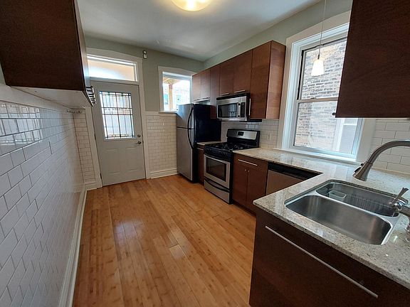 Granite counters, stainless appliances, built-in microwave, bamboo floors.