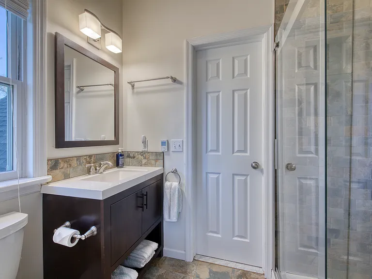 Glendale Dr — Photo 14