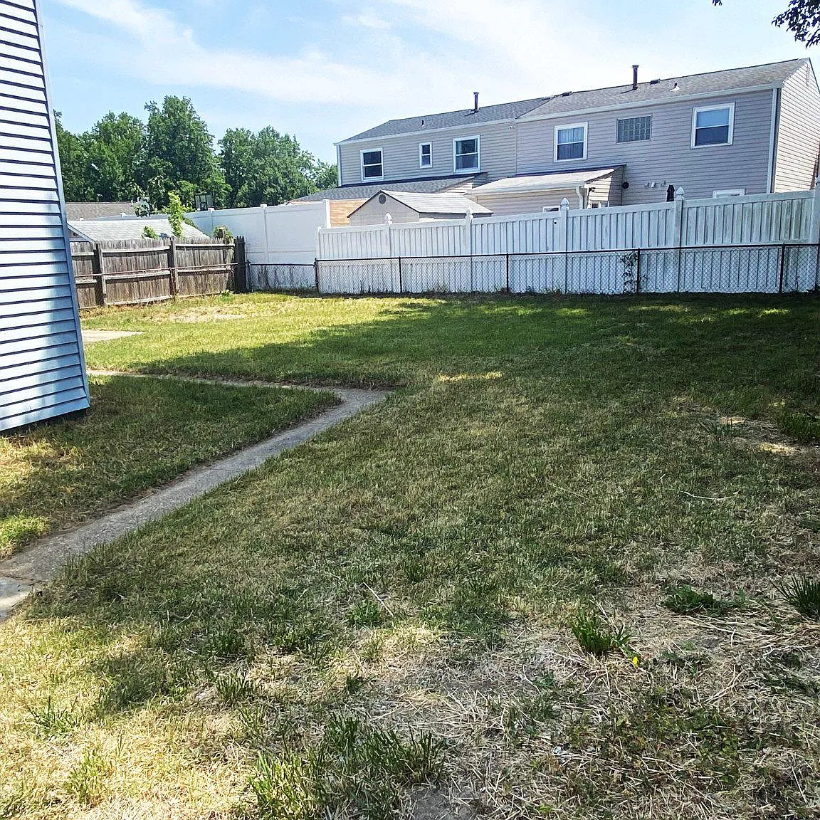 4 bed, 2.0 bath, 1440 sqft, $2,550 — Photo 3