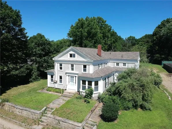 4 Lake Ct, Ashaway, RI 02804