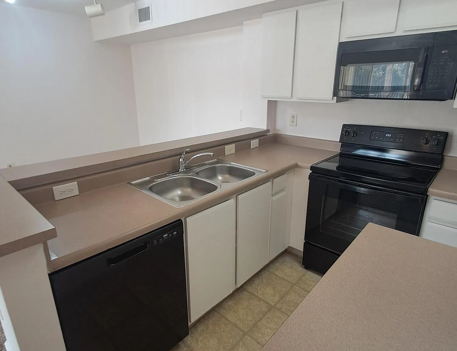 2 bed, 2.0 bath, 1033 sqft, $1,650 — Photo 4