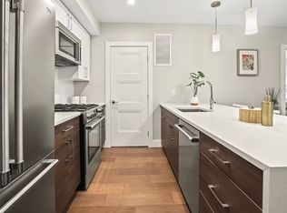 425 Lagrange St Unit 210, West Roxbury, MA 02132