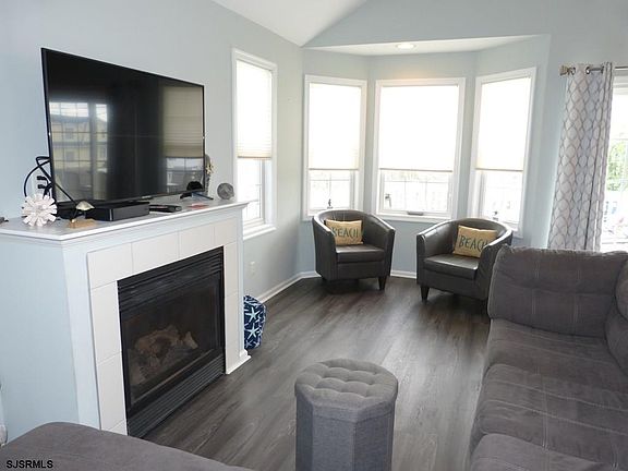4th image of 3142 Asbury Ave Floor 2