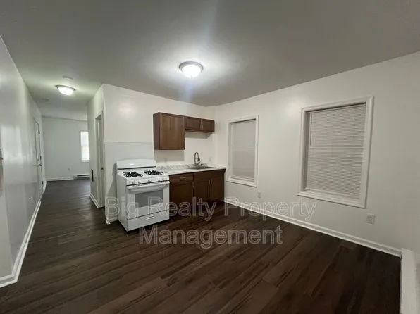 29 N Main St APT 2A, Spring City, PA 19475