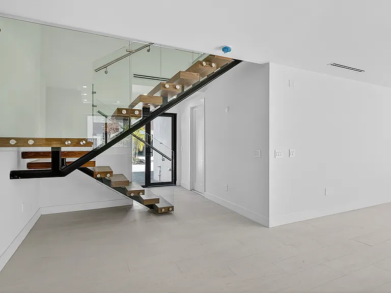 4420 SW 32nd Ave — Photo 7