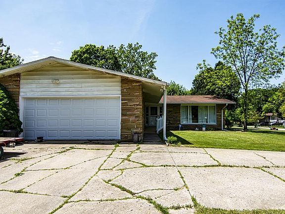 2nd image of 60171 Robin Hood Ln