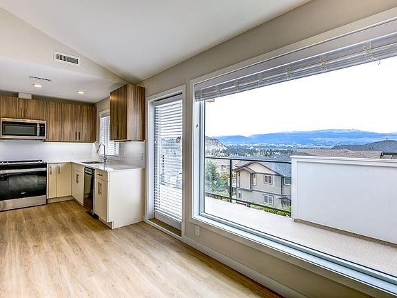 3rd image of 685 Boynton Pl #82