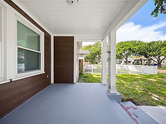 3rd image of 425 Naples St
