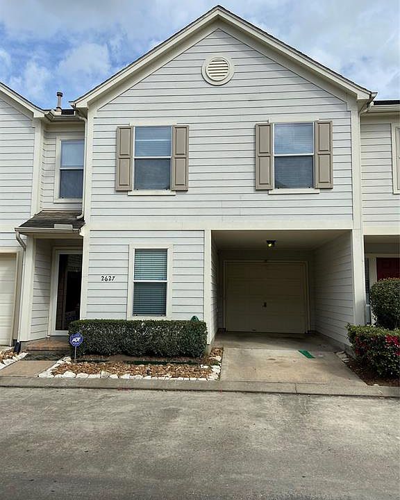 1st image of 2627 Woodridge Manor Dr