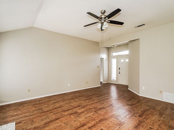 3rd image of 2506 Arapaho Dr