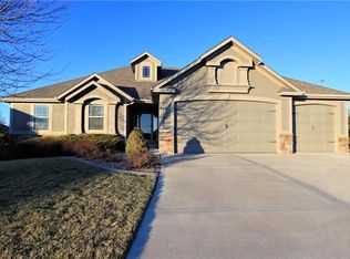 4130 S Eagle Point Ct, Blue Springs, MO 64015