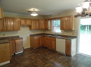 2nd image of 702 Lynnwood Dr
