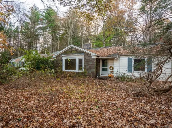 11 Tootin Hill Road, Simsbury, CT 06092