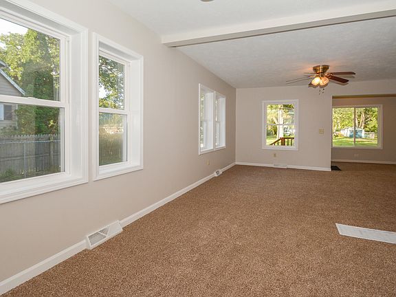 5th image of 210 Collier Ave