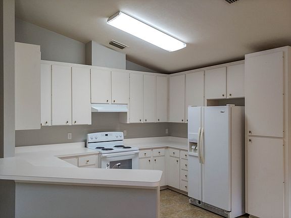 4th image of 6235 NW 35th St