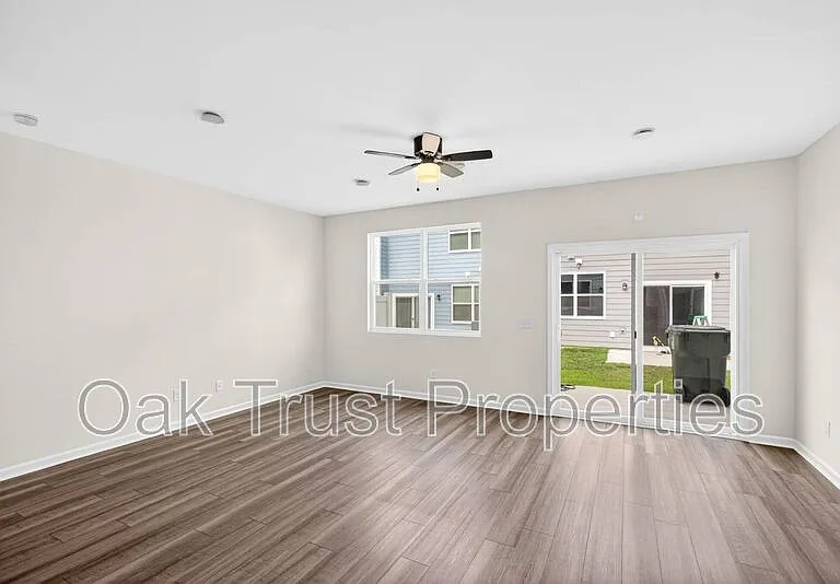 502 Townsford Ln — Photo 9