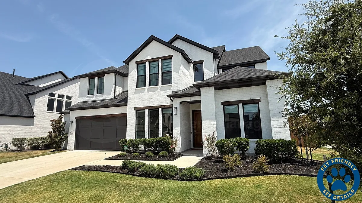 5 bed, 5.5 bath, 4230 sqft, $6,299 — Photo 1