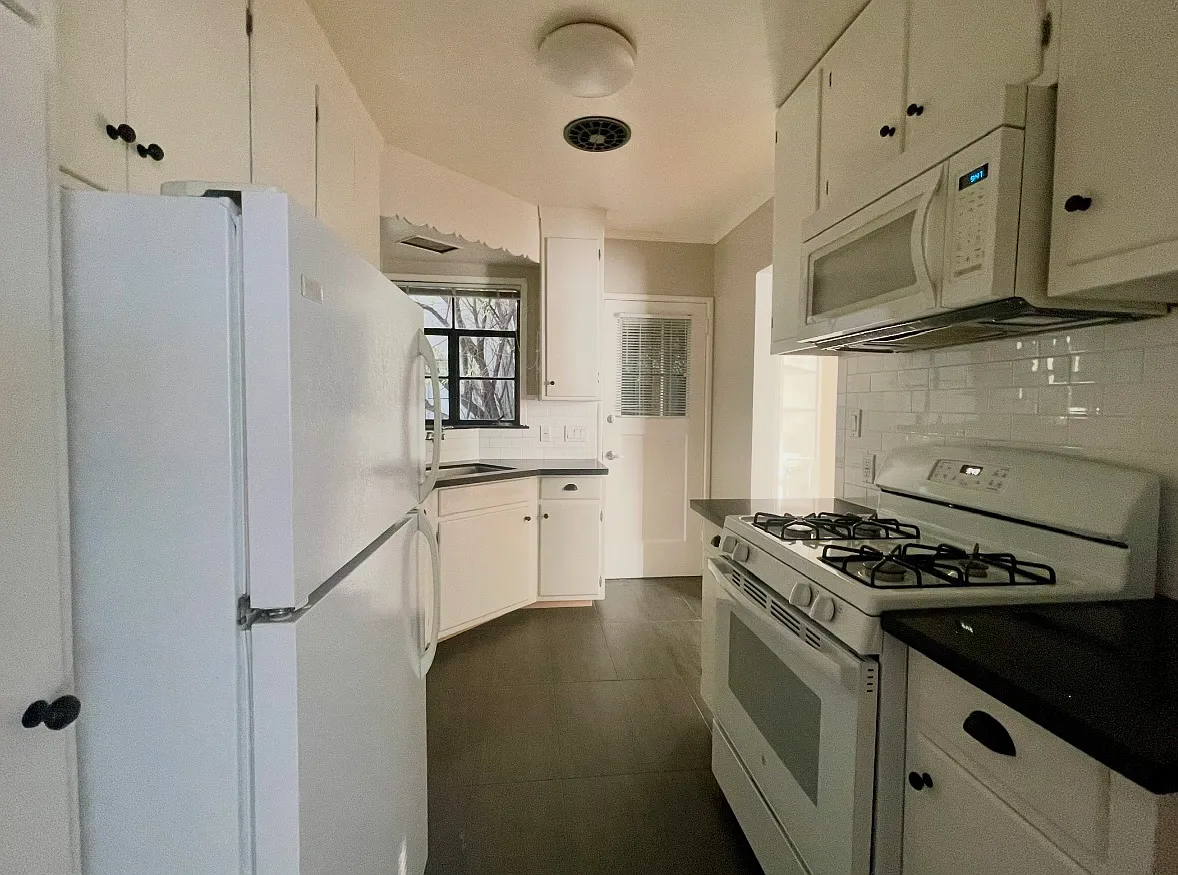 2 bed, 1000 sqft, $2,950 — Photo 3