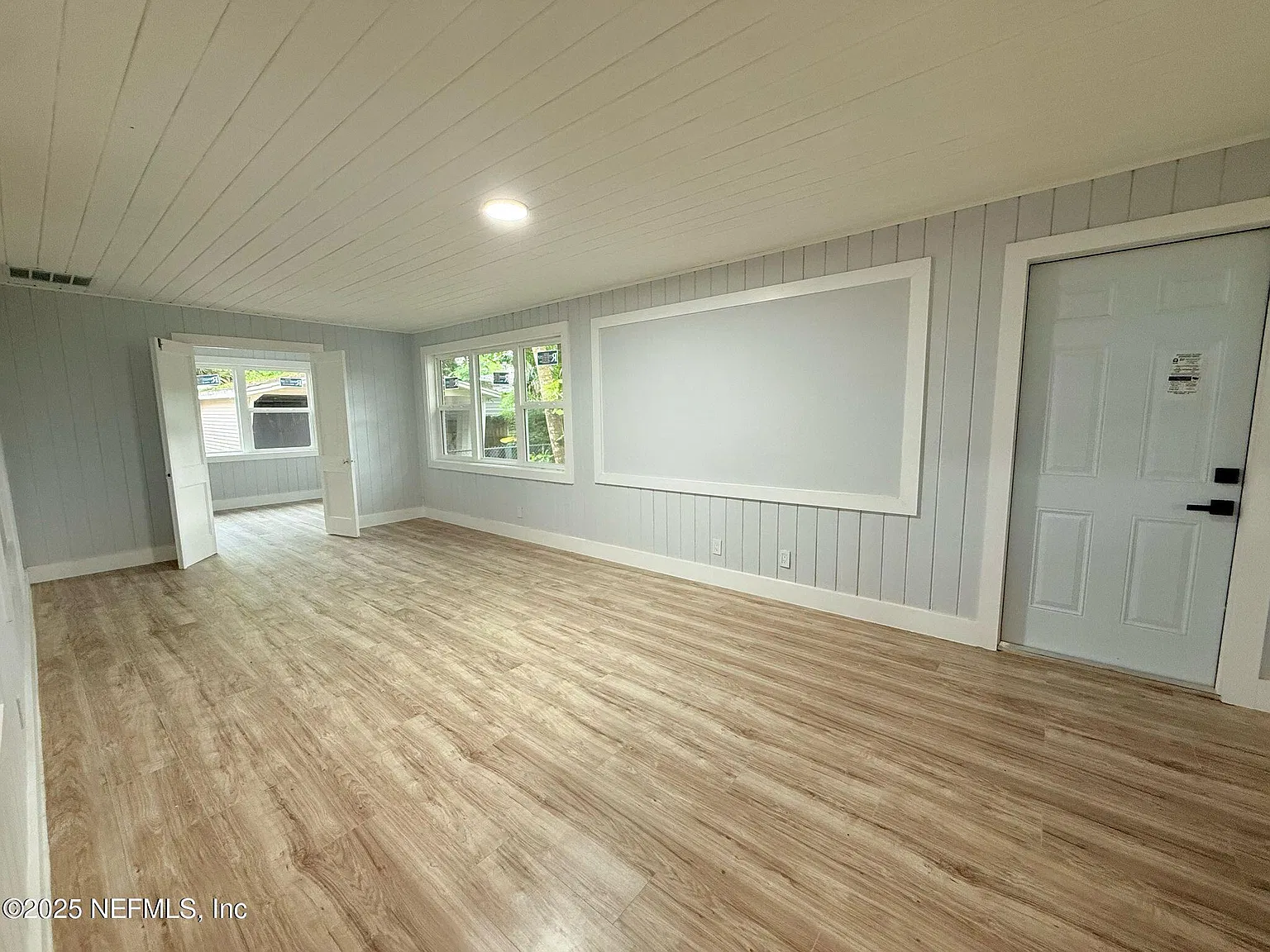 3 bed, 1.0 bath, 1430 sqft, $1,450 — Photo 1