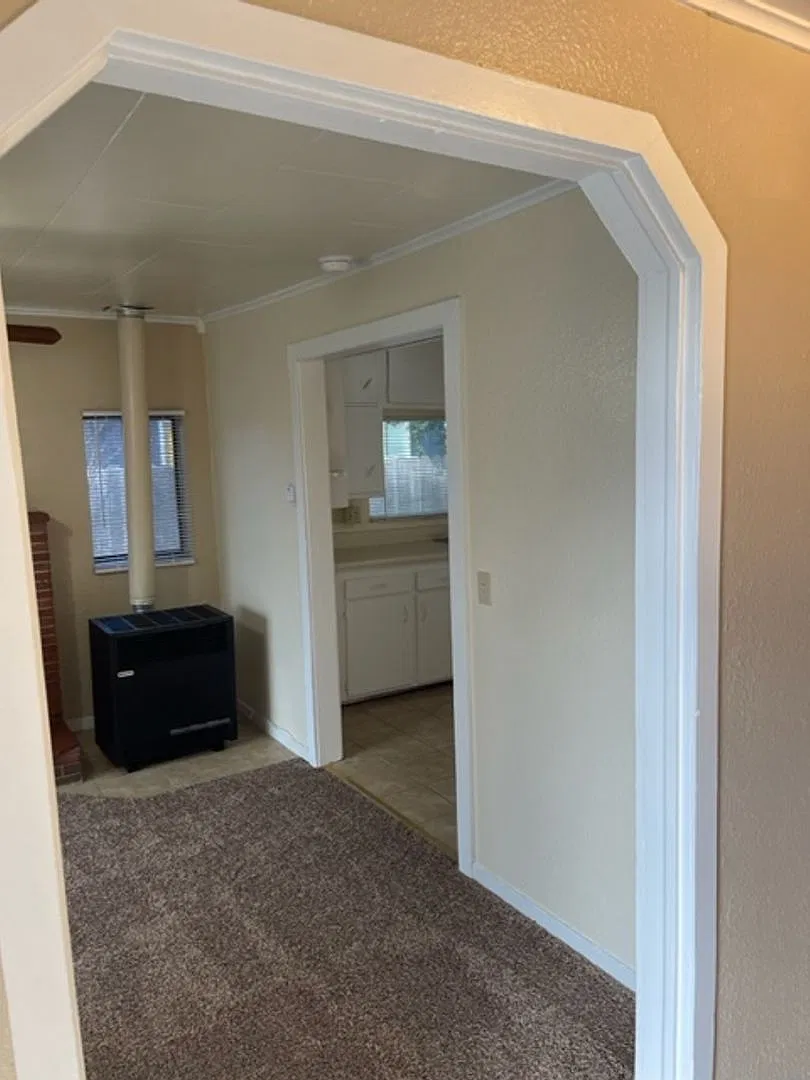 2 Bedroom in Anderson with yard and garage! — Photo 3