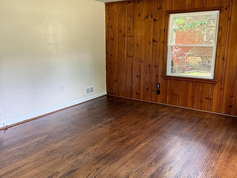 855 Hugh Ave — Photo 3