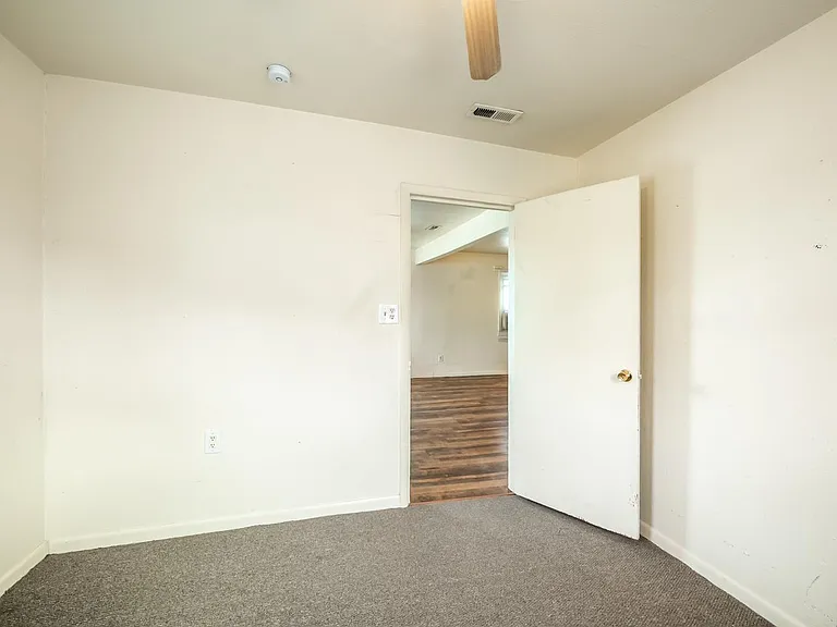 2410 W 13th St — Photo 11