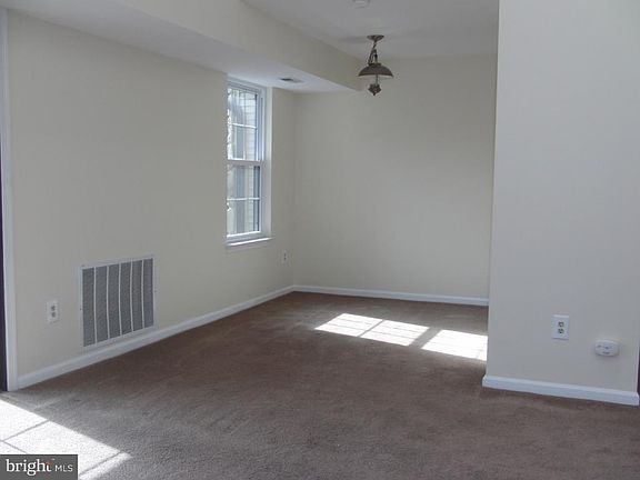 3rd image of 274 Sassafras Ct