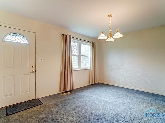 3rd image of 1724 Queenswood Dr APT 8