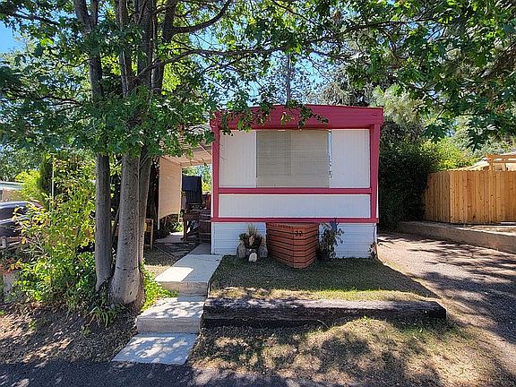 3rd image of 2799 Siskiyou Blvd Unit 22