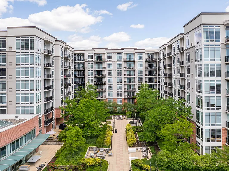 Postmark Apartments — Photo 18