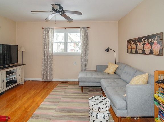 5th image of 1307 Newcastle Ave