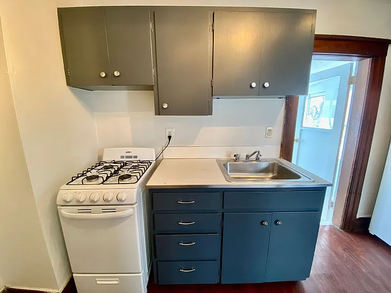 216 N Hamilton St — Photo 10