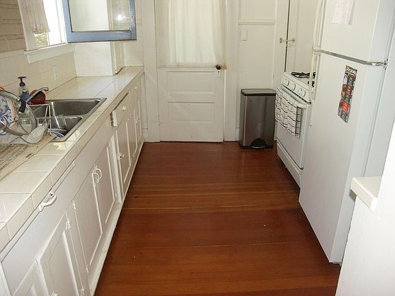 4th image of 321 W Micheltorena St #B