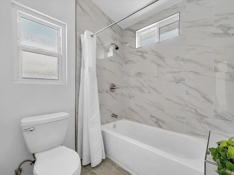 501 Roosevelt St — Photo 3