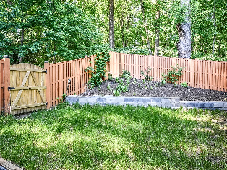 10231 Millstream Dr — Photo 32