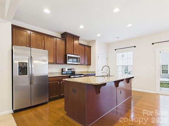 4th image of 2440 Mariners Cove Ln