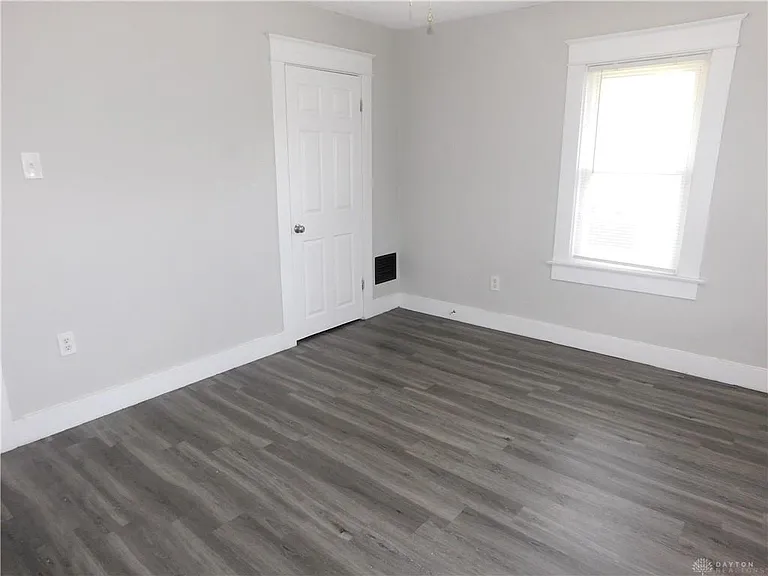 218 W Fairview Ave — Photo 11