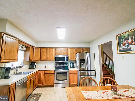 3rd image of 8121 Elizabeth Rd