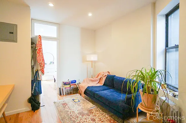 Rented by City Connections Realty | media 19