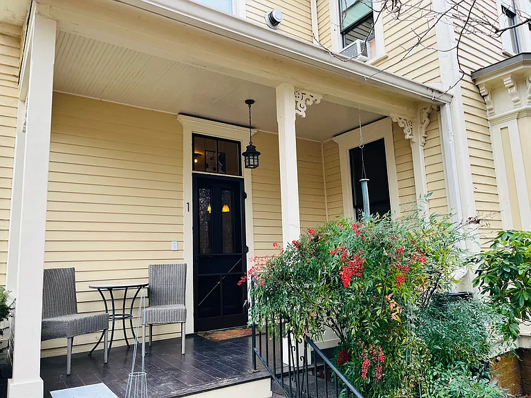 147 E Chestnut St #1 — Photo 15
