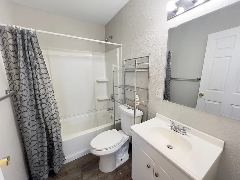 227 S Texas Ave #B — Photo 14