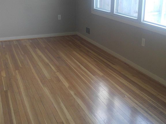 5th image of 366 Stratofort St