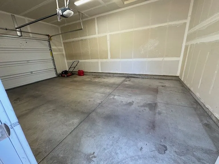 639 SE Reed Market Rd #2 — Photo 12