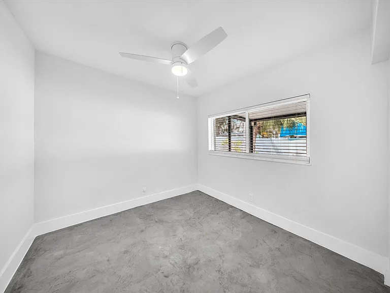 1721 N 16th Ct — Photo 32