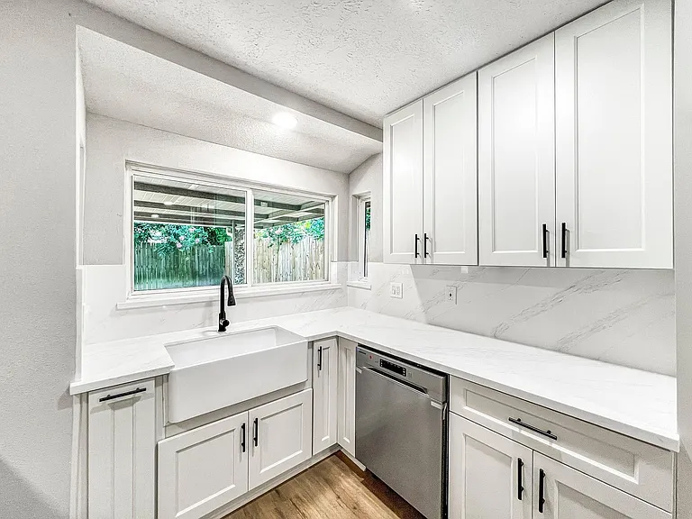 23207 Naples Dr — Photo 6