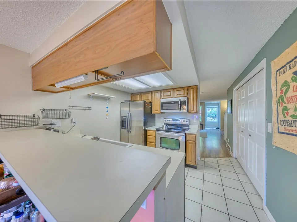 5622 W Center Ave