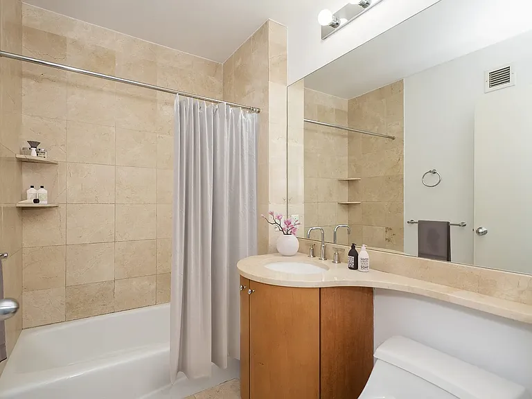 222 E 34th St #1817 — Photo 4